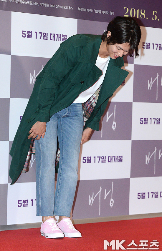 The movie Burning Man (director Lee Chang-dong) VIP premiere and Red Carpet event were held at CGV in Yongsan, Seoul on the 14th.Actor Park Bo-gum attends the film Burning Man Red Carpet Event.