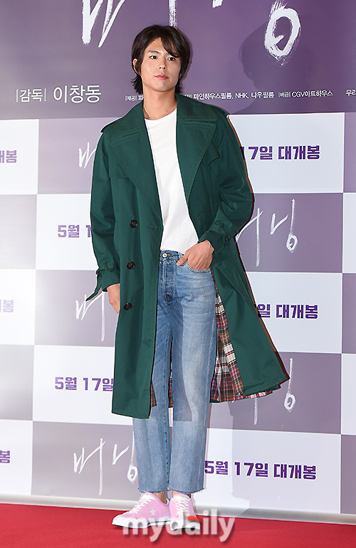 Actor Park Bo-gum poses at the VIP premiere of the movie Burning Man at CGV Yongsan Ipark Mall in Ichon-dong, Yongsan-gu, Seoul on the afternoon of the 14th.