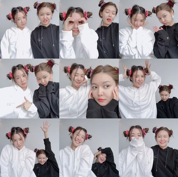 Swimming X Tiffany cute two-shot 11 Girls Generation Friendship Still Group Girls Generation member Swimming and Tiffany showed off their strong friendship.Swimming posted a photo on his Instagram account on May 14 with the post: Sometimes being silly with your best friend is the best therapy: Sometimes being silly with your best friend.The photo shows a swimmer with a double-headed head and Tiffany, each of whom is dressed in a black and white hoodie, posing cute.Swimming and Tiffanys colorful expressions give a smile to the viewer.delay stock
