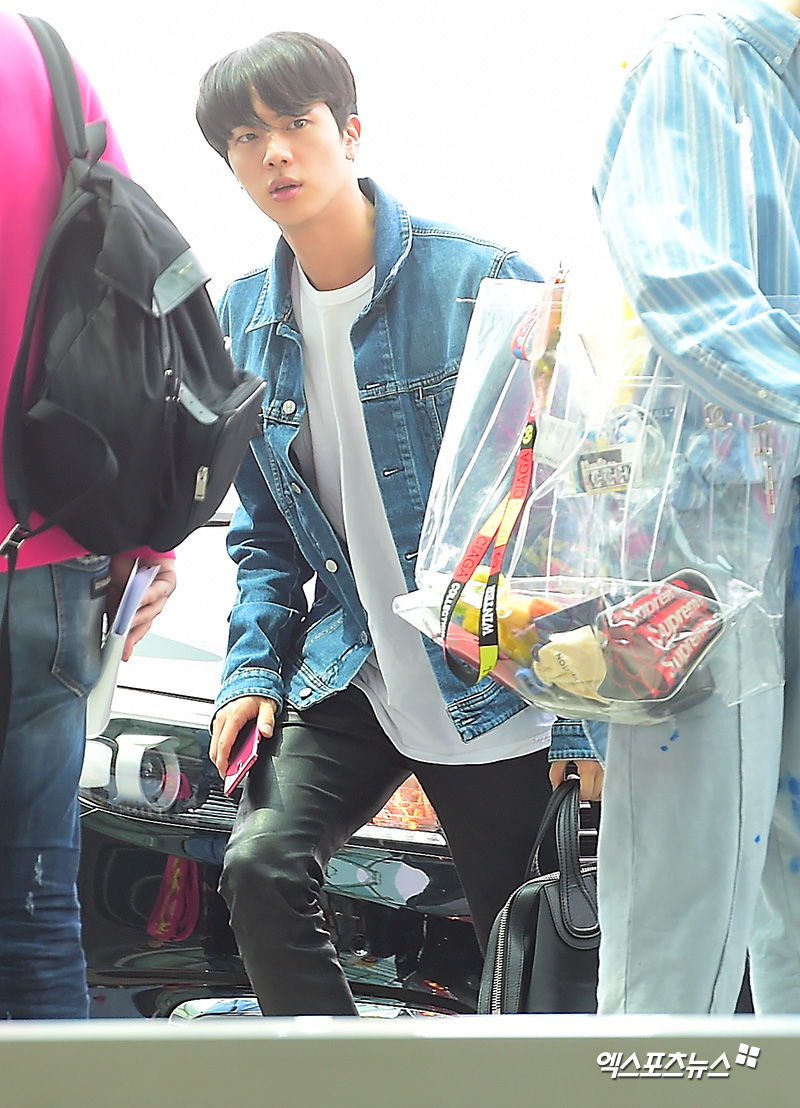 BTS Jin is leaving for Los Angeles on the afternoon of the 14th, when he attended the Billboard Music Awards.