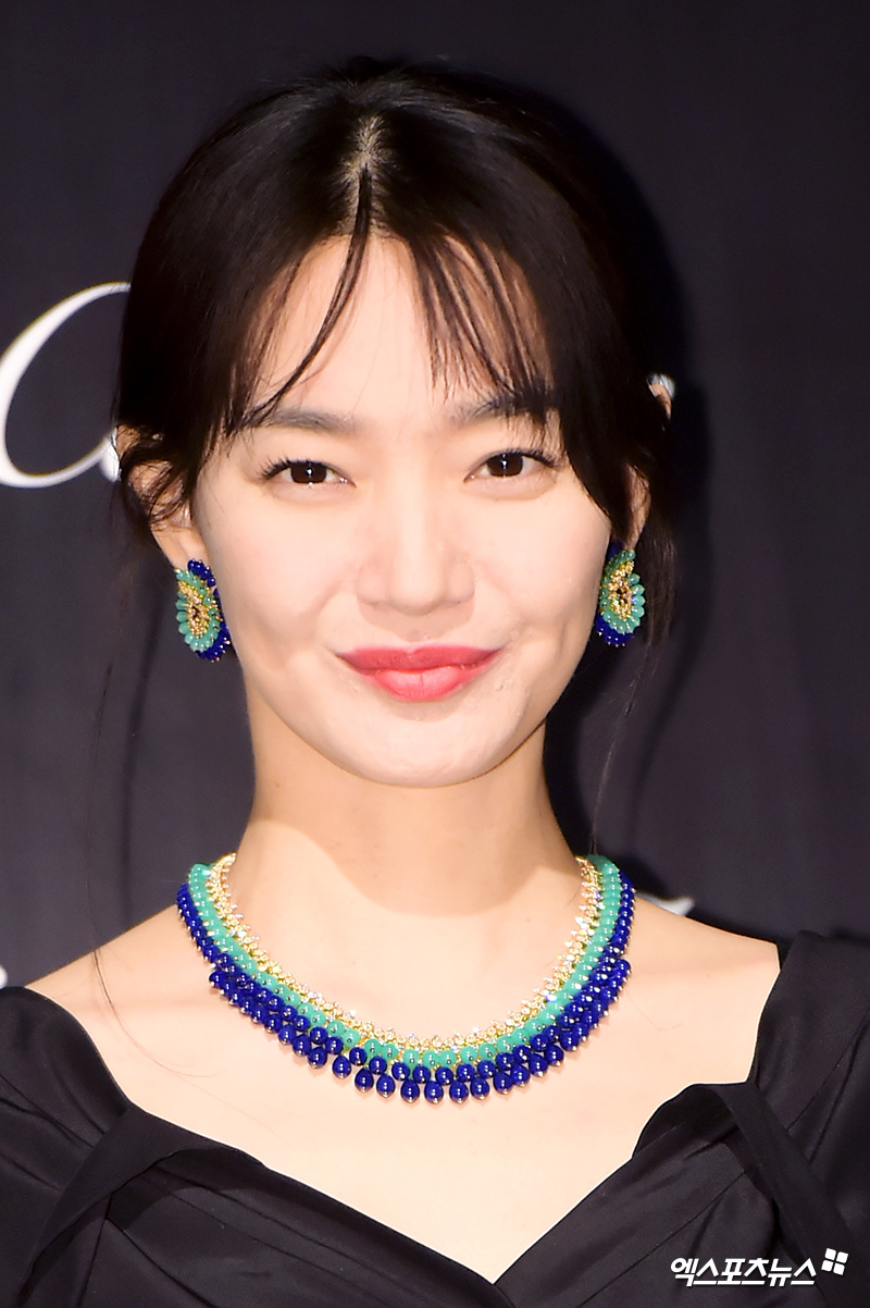 Actor Shin Min-a, who attended the launching event of the jewelery brand Cartier held at K Hyundai Art Museum in Sinsa-dong, Seoul on the afternoon of the 14th, poses.Give me a good greetingShy MannequinsIncomparable BeautyHigh-quality beautyLovely greetings