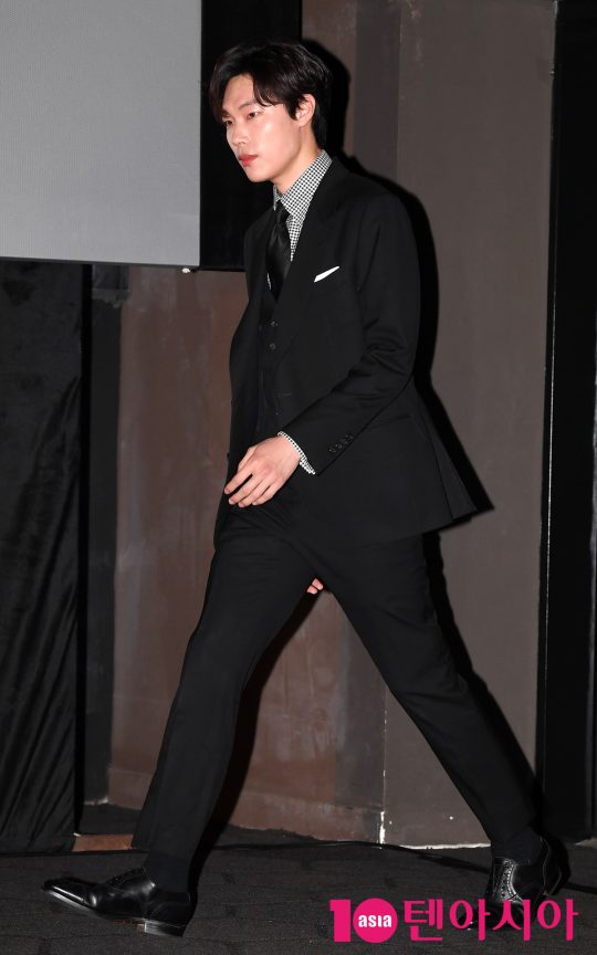 Actor Ryu Jun-yeol attends a media preview of the movie Believer at the entrance of Lotte Cinema Counter in Jayang-dong, Gwangjin-gu, Seoul on the afternoon of the 15th.Believer is a crime drama depicting the war of the poisonous people over the reality of the ghost drug organization that dominates Asia.Cho Jin-woong, Ryu Jun-yeol, Kim Sung-ryung, Park Hae-joon, Cha Seung-won, and late Kim Joo-hyuk will appear on May 24th.