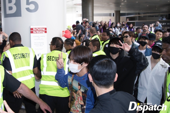 Come on, Armie, hand in hand.World Ami filled the arrivals halls: holding hands, creating a Purple Line; campaigning for BTS safe entry into LA.BTS arrived at Tom Bradley International Airport on flight KE017 at 11am on Friday.To promote the 2018 Billboards Music Awards performance stage.Los Angeles, which was found about six months after AMA last November, was occupied by a larger fandom; New York, Mexico, Europe, Japan and Chinese fans paralyzed the airport.The mature fandom culture was impressive: fans created a Purple Line for BTS, producing the Hangul phrases: Come and Armie in hand and Well Protect BTS.Finally, BTS showed up at the arrival hall. Good-bye. Even then, Washington Metro remained unwavering.The BTS made it safe to enter the country thanks to Washington Metro, which also gave them time to look at the fans.Fan service was also of all-time class: RM, Suga, Jung Guk and Jean waved at fans; Vue blew a signature V pose, and Jay Hop carried fans images in a ponca.Leader RM said in an interview with  on the day, I am more excited and nervous than ever when I arrived in LA. I am really grateful for the warm welcome.On the stage for Billboards Performer, RM said: There are many situations that we cant predict, so its difficult and trembling.Ill show you a great stage, he said.BTS continues its massive promotion before attending Billboards; it will feature the stage for its new song Fake Love on NBCs Ellen Show.Meanwhile, BTS will appear as Performer for the 2018 Billboards Music Awards in Las Vegas on the 20th.He was nominated for the Top Social Artist category for the second consecutive year, winning the award with an overwhelming figure of 320 million votes last year; it is also likely to win this year.World Ami campaigning for safe entry of BTS.Complete the Purple Line with a purple ribbon.BTS who showed up at the LA immigration station.Jimin, who looks happy when he sees Ami.A more friendly fan service than ever.Suga leaving for LA promotion.