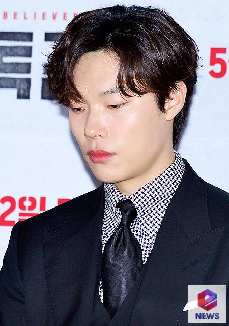 Actor Ryu Jun-yeol attends a premiere of the movie Believer at the entrance of Lotte Cinema Counter in Seoul, Jayang-dong, on the afternoon of the 15th.