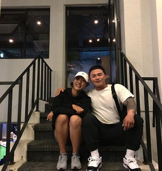 Rapper Microdot has been telling the latest news in a long time.Microdot posted a photo on his SNS on the 15th with a tag called Korea On Bogyeong! # CHAMP and a photo taken with professional golfer Lydia Goo.Lydia Goo also held a fan signing ceremony in Seoul on December 12. Lydia Goo has won the LPGA Tour Medihill Championship this year.Microdot is making an impressive performance on Channel A The Fishermen and the City.