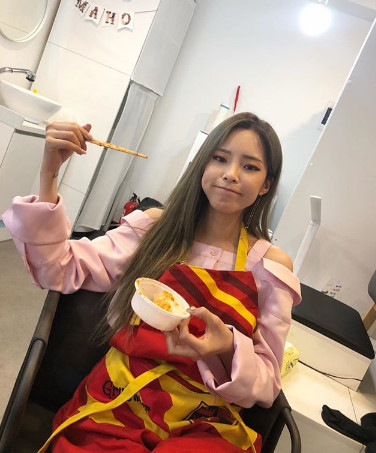 Singer Heize showed Mukbang, a saying disagreement.Heize posted a picture on his 16th day with an article entitled I did not eat anything?!!In the photo, Heize is staring at the camera with a disposable container and chopsticks, and unlike his saying that he did not eat anything, the food in the container is almost gone and the floor is showing.Especially, the appearance that the food is filled in the ball is cute and comical, capturing the attention.Heize was loved in March when he unveiled the new newsletter Wind.