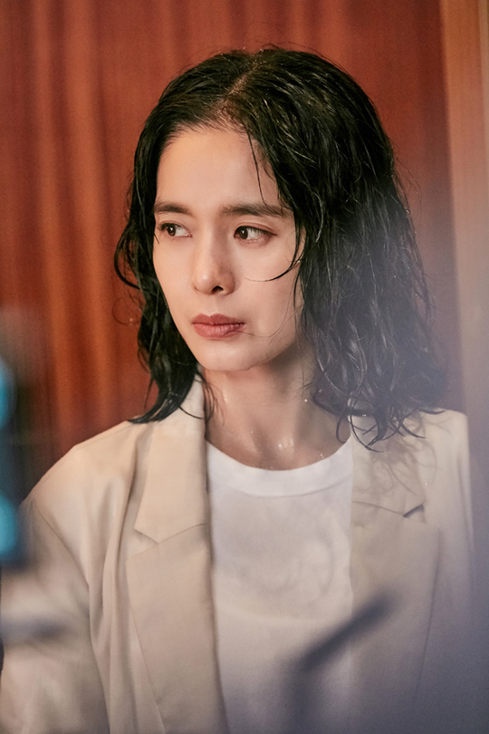 MBC Goodbye left. Jung Hye-young hit the pouring Rain and the scene of the Furious explosion was released with Furious.MBCs new weekend drama Goodbye left. (playwright material/director Kim Min-sik, Noh Young-seop), which will be broadcasted on May 26, is based on the same name web novel, which tells the story of people who are suffering from the moments of pain that they have to suffer to become mothers through the cohabitation of two women so different, and the shame that they have to endure at the moment of becoming mothers.Above all, Jung Hye-young was a crew member with a good personality and ability in the past, but with one irreversible mistake, he will play Hot Summer Days as Kim Se-young, who gives birth to a daughter and lives a life of pointing fingers to others.It is not a simple and general Affair story, but it solves the story of another mother in this age who struggles to keep her daughter from being deprived of debt and life without losing her job, honor, and life due to a mistake that is so regrettable.In this regard, Jung Hye-young was caught making a decision of tears with a frosty look on his bloodless face.In the play, Kim Se-young walks somewhere with his mouth closed in a tight-fitting furrow after seeing a text coming to someone.As Seyoung, who is walking without using an umbrella without any hesitation even when Rain hits, is unfolding, he is wondering why Seyoung became Furious and where Seyoung is heading.Jung Hye-youngs scene of the Furious Explosion in the Rain was filmed in Jongno-gu, Seoul on the 24th of last month.On this day, Se-young, who lived in a lot of crouch to protect her daughter, had to shoot her death by finally exploding due to some occasion. Jung Hye-young arrived at the scene long before the filming began, and continued to concentrate and concentrate to express her feelings.Moreover, on this day, Jung Hye-young was mobilized to sprinkler cars to fully reveal the extreme emotions that burst.Jung Hye-young expressed Furious, which slowly boils and bursts into emotion, in a two-hour pouring water stream, with its unique eyelight and charisma, making the scene realistic.Jung Hye-youngs passion for analyzing and studying characters is unfolded as Hot Summer Days, which is full of authenticity, and the scene of creeping is completed.The production team said, Goodbye left. Is not just an Affair story.It also contains a story about another mother who lives in 2018, he said. The appearance of Seyoung, which Jung Hye-young will play, and the desperate maternal love that Seyoung will draw will bring empathy.Please expect it.hwang hye-jin