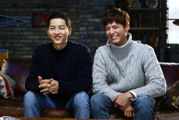 Actors Song Joong-ki and Park Bo-gum are preparing to return to work.Song Joong-ki is likely to appear on TVNs new drama Arthdal Chronicle (Gase).The Arthur Chronicles is a new work by Kim Young-hyun and Park Sang-yeon, who co-wrote Queen Seondeok, Deep-rooted Tree, and Kwon Ryong-i Narsa.The composition is being reviewed by tvN and is preparing to produce it with the aim of broadcasting next year.And Song Joong-ki is in the final coordination with the South Korean character.We are positively considering the appearance of the Arthdal Chronicles, a source at Blossom Entertainment said to Dong-A.com.Actress Kim Ji-won is in the process of reviewing her appearance.Kim Ji-wons agency, King Kong by-Starship, also said, We are positively reviewing the proposal from the production team of Arthdal Chronicle (Gase).Following Song Joong-ki, Park Bo-gum is also reviewing his next film.Park Bo-gum, who is considered as the casting 0th place and receives love calls from various works, is showing a cautiousness in choosing his next work.It is even said that a year-long drama can be organized with a script that has passed through his hand. Park Bo-gum is reviewing new works recently.The name is also a simple and clear drama Boy Friend (problem).The Boy Friend tells about a woman who seems to have everything, an ordinary man who has nothing, whether it is difficult to abandon wealth and honor, or whether it is difficult to present ordinary daily life.Park Bo-gum was cast in the role of Kim Jin-hyuk, an ordinary man who would not say that the play would be special.And Im reviewing my appearance.If Park Bo-gum returns to the house theater through this work, he will start his work in two years after KBS 2TV Gurmigreen Moonlight.Park Bo-gum, who showed a different charm through JTBCs Hyorines Homestay Season 2, is expected to try to transform acting as an actor through his work.