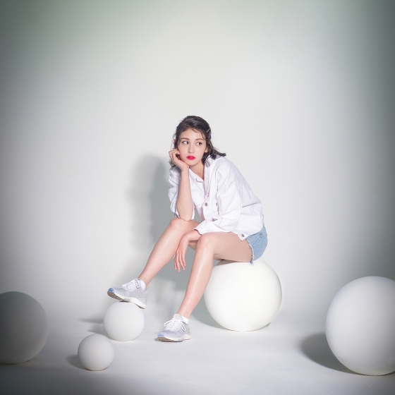 Singer Jeon So-mi, who transformed into a Bobbed hair, has been attracted to the beauty of health through the picture.Jeon So-mi showed healthy, Tonton David splashing charm and chic at the same time in the Reebok pictorial released on the 16th.Jeon So-mi, who has been loved for his usual fashionable appearance, matches white jackets with running shoes on blue shorts, and matches beige checkered slacks and running shoes.Jeon So-mi also showed a healthy charm that was minced through steady Exercise.Wearing a blue top and black shorts, Jeon So-mi appeared to play lightly or enjoy Exercise.