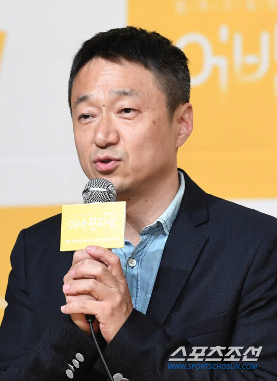 Kim Hyeong Sik PD comments on getting off Lee Seo-wonOn the afternoon of the 17th, a production presentation of tvNs new monthly drama The moment I want to stop, the About Time (playplayed by Choo Hye-mi, directed by Kim Hyung Sik) was held at Amoris Hall in Times Square, Yeongdeungpo-gu, Seoul.The event was attended by Lee Sang-yoon, Lee Sung-kyung, Im Se-mi, Han Seung-yeon, Kim Roon and Kim Hyung Sik PD, except Lee Seo-won, who officially got off the drama.PD Kim Hyeong Sik said: I received the situation through my agency yesterday evening; after consulting with my agency and the production company like the announcement of my position, Lee Seo-won got off.Now the character is not a big part of our drama, but we are looking for an actor because we need it. And the article, which is supposed to be a staff, came to the production presentation and got the news.In order to prevent any disruption to the production schedule, we are re-shooting from the first and second parts, or we are trying to make sure that there is no disruption to broadcasting and no problem through editing.We are negotiating to make sure that we do not become a member of the staff by putting additional personnel in order to prepare for the difficulties or difficulties that can be caused by the actors departure due to the actors departure, or by coordinating other schedules.About Time is a fate-saving romance that captures the magical moments that only love can save by meeting Lee Sang-yoon, a woman with the ability to see others life clocks, and a man who is bound to the fate of not knowing whether she is a villain or a relationship.Kim Hyung Sik PD, who made well-made works such as Sign, Ghost and Twenty Years Old, is showing in two years.The mainstream actors, including Lee Sang-yoon, Lee Sung-kyung and Im Se-mi, were in sync; the first broadcast at 9:30 p.m. on Monday.
