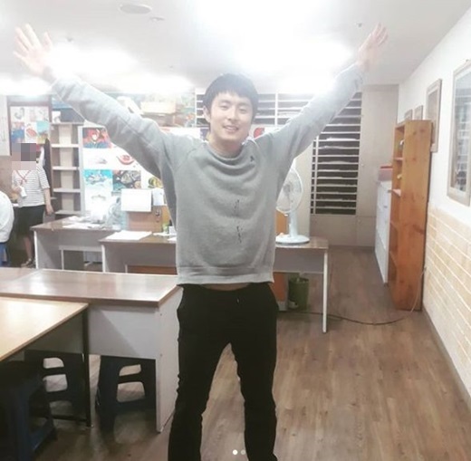 Webtoon writer and broadcaster Kian84 84 has been in the spotlight for a long time.Kian84 posted a picture on his 16th day with the phrase I have already drawn four years to commemorate the 200th anniversary of returning to school.Kian84 84 is appearing on MBC I live alone as 3 Idiots concept.The netizen said, Thanks for everything. 200 times.Every week, I am so grateful for the hard work ~ good cartoons, and show me a lot of good cartoons in the future   Kian84 Fighting  Congratulations ~ cartoons are so fun ~  .
