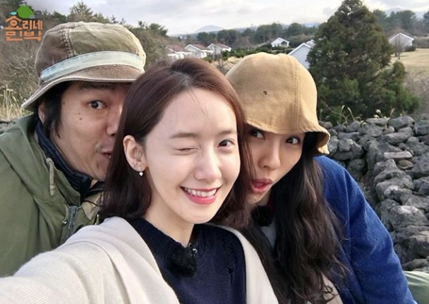 The affectionate images of Lee Hyori, Im Yoon-ah and Lee Sang-soon were captured.JTBC Hyoriene Guest House 2 official Instagram on May 17 Spring in the spring to take a walk to the village playground.A picture was posted with an article entitled Hyoris Guest house employees, which is a picture of wherever they take it.Inside the picture is Lee Sang-soon, Im Yoon-ah, and Lee Hyori, who are taking pictures with their heads together.Im Yoon-ah and Lee Hyoris smiles resemble a real family, making it feel like a real family; Lee Sang-soons comical look behind Im Yoon-ah draws attention.Fans who responded to the photos responded to I will miss people like spring, When is Hyoris Guest house season 3? And Its like a real family.delay stock