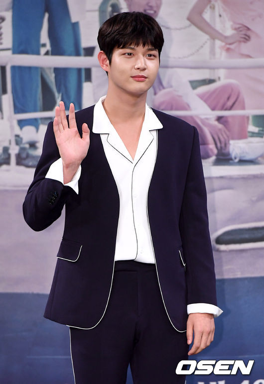 Actor Lee Seo-won has been booked on sexual harassment and knife threats.Lee Seo-won, who was called the second Song Joong-ki and Park Bo-gum as the youngest of Blussom Entertainment, fell in a moments mistake.On the 16th, Lee Seo-won shocked everyone by the news that he had sexual harassed his fellow female entertainer and was later threatened with a weapon.Lee Seo-won was not even able to make physical contact with a female entertainer at a drinking party, and it was news that a female entertainer even threatened with an angry or weapon when she called her boyfriend and asked for help.Lee Seo-won was an actor who not only met with viewers every week on KBS 2TV Music Bank but also worked steadily.In addition, Lee Seo-won is the youngest actor of Blussom Entertainment, which belongs to Song Joong-ki and Park Bo-gum, and is called the second Song Joong-ki and Park Bo-gum.Lee Seo-won said in an interview with TVN drama She Loves You So Much last May, The second Song Joong-ki, Park Bo-gum, is called burden, but there is something that makes it possible to fight.I think if I dont work hard, my brothers will be able to take a swipe at me, he said, because Im the second person who follows good brothers and good seniors.I have a lot of people who are expecting me to work hard, and I have worked hard, but I am worried rather than burdening myself to meet my expectations.So I have to work hard. I have to do what I expect. In May of this year, one year after the second Song Joong-ki and Park Bo-gum were noticed and announced their determination to do something that meets expectations, they reported shocking news of sexual hazard and weapon threat.The agency confirmed that the news was true, saying, There is no excuse. I apologize to everyone. I am sorry.Currently, Lee Seo-won actor acknowledges and reflects deeply on his mistakes for causing concern to the other party and many people with his indiscreet and wrong behavior.Once again, I sincerely apologize to everyone and apologize for the future investigation. Lee Seo-won, who had been in love for his warm appearance and stable acting less than three years since his debut.Two years after her debut, she was selected as the lead role in She Loves You So Much Lie, and she went on to become a terrestrial drama and starred in the hospital line. She was about to broadcast TVNs new drama The Moment to Stop: About Time.It is surprising that he was also active in the Music Bank MC, which is called Star Yongmun, and threatened to weapon sexual harassment.DB
