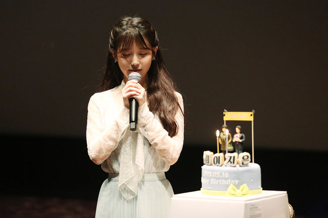 Singer IU celebrated her unforgettable 26th birthday with fan club Yooana.IU held a mini fan meeting My Lee Ji-eun at a theater located in Lotte Cinema World Tower in Songpa-gu, Seoul on the afternoon of the 16th and had a special meeting with fan club Yuana for a long time.The event was planned as a special composition to celebrate the IUs twenty-sixth birthday, which was the day of the 16th, and to watch the 15th episode of TVNs Drama My Uncle, which IU is playing as Ijian, with fans.IU, who has been working on the tight drama schedule, has been preparing for the meeting with fans carefully, including adding ideas to this fan meeting and preparing gifts during the busy daily life.IU, who first came to the stage an hour before the drama screening, appeared in a pure dress instead of the appearance of Ijian in the play, and waved vigorously to fans and conveyed a nice greeting.IU, who showed up excitedly in commemoration of Today is not a schedule but a party with Yuana, celebrated the moments of birthday cake candles with fans, celebrating songs and meaningful memories for each other.When asked about his wish for his birthday, the IU expressed his unusual affection for My Uncle, who is about to end, saying, I hope the last broadcast on the 17th will be the highest audience rating and finished in favor.Especially on this day, a special birthday gift for IU was revealed in a surprise, which led to a hot response from fans.On the birthday of IU, the actors who appeared in Drama My Uncle sent a lot of video letters.In the released video, a prominent star corps, which has shined My Uncle from actor Kim Young-min as Do Joon-young, to Jung Jae-sung, Jang Gi-yong, Seo Hyun-woo, Chae Dong-hyun, Ryu Sun-young, Hello Venus Nara, Onara, Park Ho-san and Lee Sun Gyun,Lee Sun Gyun, who has been breathing in the closest place with IU, said, Thank you for breathing together with Ijian for four and a half months from winter.I learned so much while I was together, and I was really happy. He added, I will continue to support your future as a fan like Park Dong-hoon. He also gave a strong support and encouragement to the IU.In addition, the IU has set up exclusive fan service corners such as photo time, Q & A, and resume filling, and continued to communicate intimately with fans who have met for a long time with unique sadness.Fan club Yuana also cheered with a loud voice on each IU figure, confirming their affectionate friendship, not just artists and fans.After finishing the fan meeting, IU expressed infinite affection for IUs self-esteem fan club Yuana, saying, We congratulate our birthday and thank you so much for being around today.IU, who introduced Drama My Uncle as a work that is too precious to me, said, I hope you will remember Jian and my uncle for a long time.We also want to have fun with the group.Meanwhile, TVNs Drama My Uncle, which IU is appearing on, ends its grand finale after the final broadcast today.IU is perfecting the role of Ijian, which grows with the cold reality in its whole body, with solid acting power and delicate emotional expression,fave entertainment