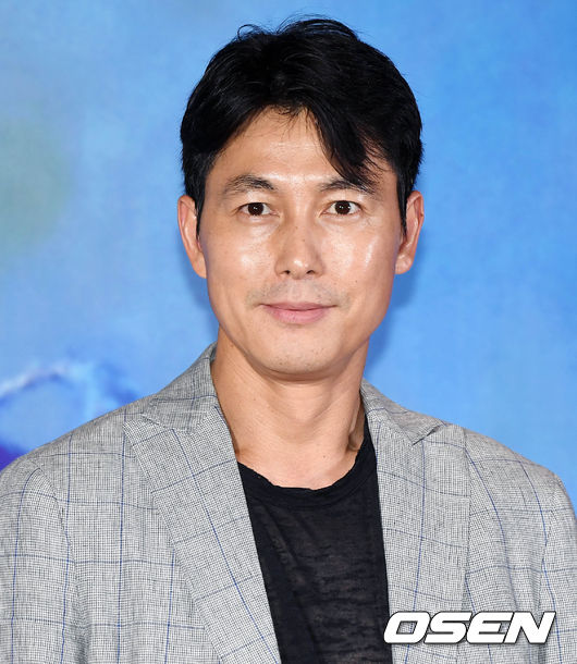 Actor Jung Woo-sung attends the opening ceremony of the Seoul Environmental Film Festival held at Seoul Cinema in Jongno-gu, Seoul on the afternoon of the 17th.