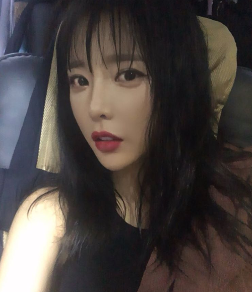 Singer Hong Jin-young showed off her Shining look even after getting Rain.Hong Jin-young posted a picture and video on Instagram on the morning of the 18th, along with an article entitled Thank you so much for coming to the end of Rain, be careful of the cold.In the photo, Hong Jin-young is taking a selfie in the car, his excellent eyes and wet hair are eye-catching.Especially, even though Rain is hit, Shining looks catch the eye.In the video released together, Hong Jin-young also showed a scene of expressing his excitement with Rain.On the other hand, Hong Jin-young appeared in the MBC entertainment program Point of omniscient Interference recently broadcasted and received a lot of love by radiating manager and exciting chemistry.Photo l Hong Jin-young Instagram