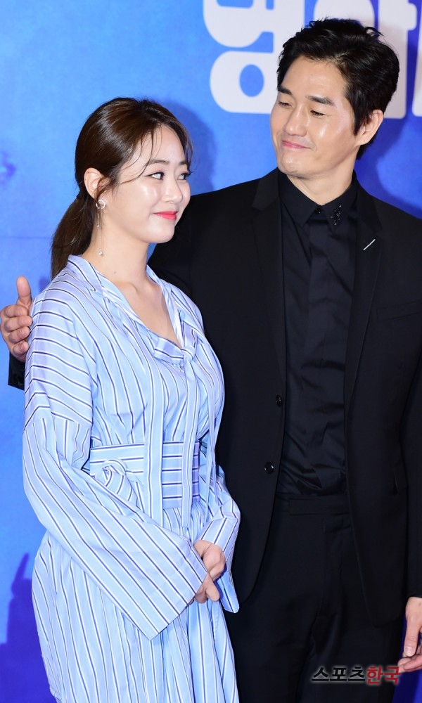 Kim Hyo-jin Yoo Ji-tae attends the opening ceremony of 15th Seoul International Extreme-Short Image & held at Seoul Cinema in Guansu-dong, Jongno-gu, Seoul on the afternoon of the 17th.Seoul International Extreme-Short Image, which celebrates its 15th anniversary this year, is the largest international environmental film festival in Asia and is a non-competitive film festival that introduces partial competition.It will be held at Seoul Cinema for seven days from May 17 to 23.The English name was changed from the existing English name GFFIS (Green Film Festival In Seoul) to the SEFF (Seoul Eco Film Festival).