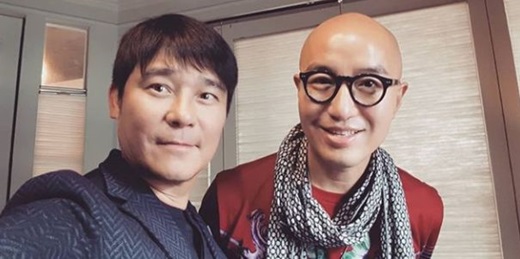 Broadcaster and businessman Hong Seok-cheon has been on the latest occasion.Hong Seok-cheon posted a self-portrait on his Instagram on the 18th, along with the phrase I Im Chang-jung # A Glass Of Soju, which I met for a long time, is really good for my brother Jeju Island.Hong Seok-cheon is appearing on Channel As I heard it through the wind and TVNs Will it work locally and also joined MBNs Real Market Talk, Cart Show 2.