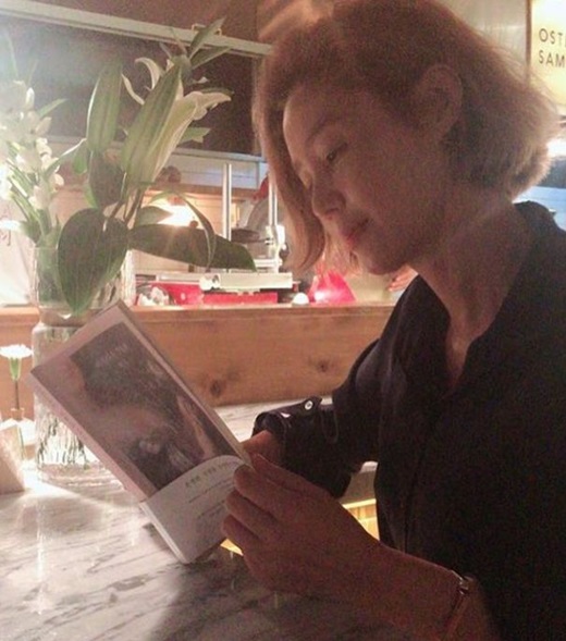 Actor Kim Sung-ryung from Miss Korea reported on the current situation.Kim Sung-ryung posted a picture of his book on his 17th day with the phrase # Beautiful History of Things # Beautiful Book is beautiful ....Kim Sung-ryung has played a big role in various entertainment programs such as SBS Jungles Law in Patagonia, JTBC Take Care of the Refrigerator and TVN Comedy Big League.Kim Sung-ryung is about to release the movie Believer on the 22nd.