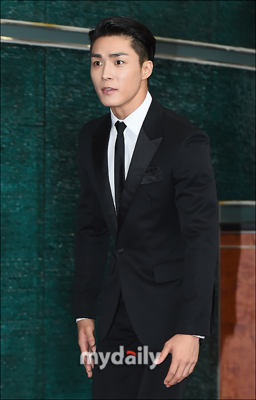 Actor Seo Ha-joon is attending the 23rd Chunsa Film Festival Red Carpet photo wall event held at COEX Auditorium in Samseong-dong, Seoul on the afternoon of the 18th.