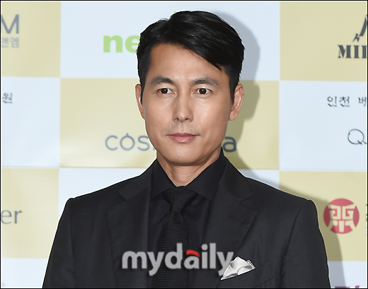 Chunsa Film Festival Jung Woo-sung won the trophy.The 23rd Chunsa Film Festival awards ceremony held at the COEX Auditorium in Seoul on the afternoon of the 18th was held by MC Yang Dong-geun and Park Kyu-ri.Candidates for the best Actor award were Kim Yoon-seok (1987), Ma Dong-seok (Crime City), Seol Kyung-gu (Bulhandang), Song Gang-ho (Taxi Driver), Lee Byung-hun (Namhansanseong) and Jung Woo-sung (Steel Rain).Jung Woo-sung said, I know its handsome at the end of the audience.Im not used to winning awards.I was worried about what I could talk about because I became a candidate with others.  I am glad that it will be a big gift for Yang Woo-suk, who hoped and supported the acting prize through Steel Rain.I would like to give honor to many Actors and staffs besides Kwak Do-won, Jo Woo-jin and Kim Eui-sung Actors who have also been together. Jung Woo-sung also said, I am always grateful to my friends, colleagues, Actors Lee Jung-jae and Ha Jung-woo who support me.