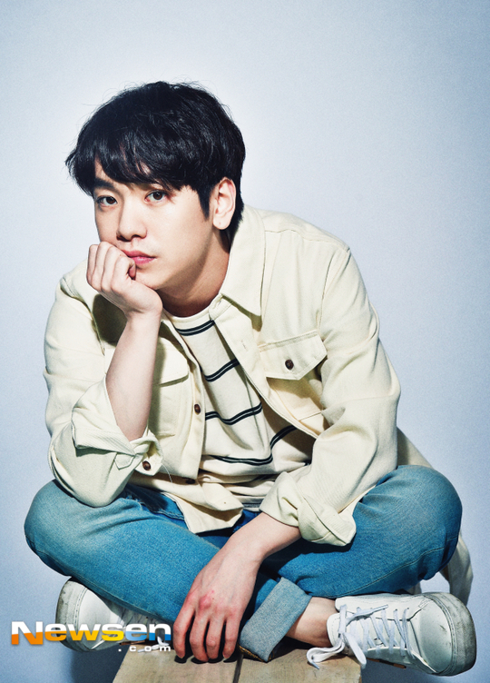 My Uncle Ahn Sung Kyun Adult IU sister, I turned to a lot (Interview) Ahn Sung Kyun is the official guardian angel of My Uncle: Lee Ji-eun (IU) is the most brilliant character for viewers, who appeared and helped whenever it was difficult.Actor Ahn Sung Kyun was the only friend of Lee Ji-eun and played by Song Ki-bum, who was fluent in computer use, in the TVN drama My Uncle (playplayplayed by Park Hae-young/directed by Kim One-seok/production studio Dragon Green Snake Media).Song Ki-bum is also a person who helped Lee Ji-eun when he tried to cut Park Sang-moo (Jung Hae-gyun) and Park Dong-hoon (Lee Sun Gyun) according to Do Joon-young (Kim Young-min).Song Ki-bum, who helped Lee Ji-an whenever he was in trouble, also called Song Ki-bums character Guardian Angel.There is a strong figure next to Ijian who has a sad story, so he must be good and good for viewers.This is why Song Ki-bum, a character who is not a big part, was able to be attracted attention and loved.Ahn Sung Kyun was lucky to be so grateful for the reactions of such viewers during an interview with the department on the afternoon of May 17.Jian is not loved until the second half. He lives too hard and rough in the play. Maybe the only friend who can understand was the model.I think thats what Friend is like. Thanks to that, I think Jian was loved together. Song Ki-bum and Lee Ji-an are friends of the same age, but Xero is a one-year-old brother born in 1994 by Ahn Sung Kyun.Even throughout the actors and staff, Ahn Sung Kyun is the youngest; so Ahn Sung Kyun called Lee Ji-eun sister; he said, I think its good for my sister.I take care of it because I am my brother. In the behind-the-scenes video, Ahn Sung Kyun and Lee Ji-eun showed off their extraordinary chemistry. How did they get close?Asked about this, he said: Its always difficult at first, I had a setting called Friend, so I thought I should get close, but I thought, How do I get closer?IU is known to the public a lot, and I think I have heard a lot of such words in any way. I was careful to express it. I met Lee Ji-eun, not Singer IU. I met her with Ijian. So I was more worried, but my sister came first.I had a birthday once during shooting, but I met at the test after my birthday because I was not able to shoot. I told him, How long ago was your birthday? Congratulations.I was grateful for my past birthday. Id listen to it. I was definitely grown-up. Ive had a lot of experience.I think I relied a lot on it, he said, giving him a warm heart.Song Ki-bum was a character who met Ijian mostly. He did not keep up with his seniors.He said, If you do not have any regrets, he said, If you do not have it honestly, it is a lie. I am sorry that many of the Acting seniors came out, but I did not get a lot.I also want to know what it would have been like to have more with IU sister, Jians past or these things. But thank you so much for your sister.I was like Friend, I was like Friend. I am sorry, but I am so grateful. I did a good work together. On the other hand, Ahn Sung Kyun, who finished My Uncle, will appear on the play I Do not Want to Die, which will be held at the National Theater of Korea,Kim Ye-eun / Lee Jae-ha