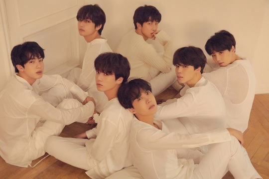 New songs from the group BTS (RM, Jean, Sugar, Jay Hop, Jimin, Vu, and Jungguk) have been leaked.Big Hit Entertainment said on May 18, It is right that the new album of BTS was misplaced by mistake of United States of America Amazons.BTS will release its regular third album LOVE YOURSELF Tear (pre-Love Yourself Tear) on May 18, and resume team activities in eight months.The new song stage will be unveiled for the first time in the world at the 2018 Billboard Music Awards in United States of America Las Vegas on May 20 (local time).hwang hye-jin