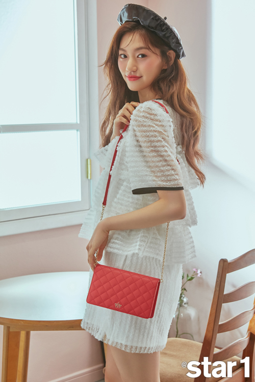 Group Weki Meki Kim Do-yeon conducted a June issue photo and interview with Star & Style Magazine At Style.In this picture, Kim Do-yeon created a fresh atmosphere where the vitality of early summer was felt.Kim Do-yeon, who is working as a project unit group space Mickey, said, In Weki Meki, it is a sister line, and in space Mickey, it is the youngest line with Yu Jung Lee.Unlike Weki Meki, I have a sense of cutness. I think I can see my cuteness. Kim Do-yeon said, When I tried various makeups, I learned about the makeup look that fits my face or image.Im a little bit underweight these days and I think my face is getting smaller on screen. I live with rice.I hope that fans will not worry about the thin appearance because I eat rice. One word that can express myself well is the possibility. I am afraid of not doing it, but I did well when I hit it.It seems to be possible in many ways, he said.Kim Do-yeon, who likes to move alone, said, It is a healing for me to go to a bookstore alone, cross a crosswalk, and use public transportation.I have a lot of everyday happiness, and when I do this, I have to lock myself up, and then I get lonely.I dont hide anymore, I go out to join people.Kim Do-yeon recently participated in the Mnet ProDeuce 48 recording and met with I.O.I members for a long time. It is the first time we have met together since the dismantling.As soon as I met, I was busy hugging each other. I stood in a large group and shouted yes, i love it, but it was very cluttered. As for the part that I would like to advise the participants of Deuce 48, they answered, It seems to be most important to do it according to your personality.Ive been shy of the camera because Im a big stranger.I was so embarrassed, but I think I could have been I.O.I. because the national producers liked it. In the June issue of At Style Magazine, you can see the story of Kim Do-yeon along with the picture of Kim Do-yeon.