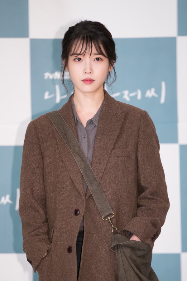 The TVN drama My Uncle (playplayplay by Park Hae-young, director Kim Won Suk), which tells the story of a three-brother uncle who lives with the weight of life and a woman who has lived rough through each other, ended with the broadcast on the 17th.It is a dark and heavy, but not tired, picture of everyday life that ordinary people experience in their circumstances and situations, away from heavy contextual flows such as chaebol and political power.And there is Lee Ji-an, the center of the drama conflict and another axis that draws empathy.Lee Ji-an is a person who lives in the whole body of the reality.He is the CEO of a company that joined the company as a contract worker for three months and will spy to find weaknesses of Park Dong-hoon (Lee Sun Gyun), but he is rather a character who falls into his warm charm and becomes awe of humans for the first time.The rough and rugged Ijian is delicate and delicate.A broadcasting official told Dong-A.com, We are still more comfortable with IU than Lee Ji-eun, but the act and passion shown in My Uncle make us applaud.Who would have imagined that IU could show such an Acting, and there are more and more actors who want to work with IU after seeing My Uncle.Im looking forward to acting as well as singing in the future, he said.