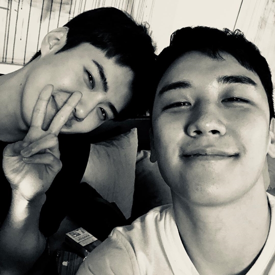 Group BIGBANG victory boasted friendship with EXO SehunVictory posted a selfie with Sehun on his instagram on the 18th and wrote, Its been three years since I was Friendd between you and me.In the picture, Victory and Sehun smile at the camera. I feel a thick friendship in my relaxed appearance.As well as as as an idol singer, he is proud of his status as a businessman.Meanwhile, Seungri will appear at the summer festival A-Nation 2018 held at Nagai, Yanma Stadium, Osaka on August 18. Sehun will be performing Netflix entertainment Youre the killer!Im in the middle of a show.Photo: Victory Instagram