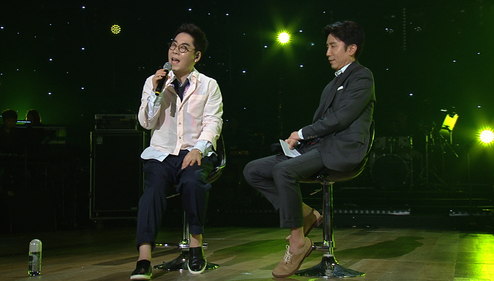 Kim Yeon Woo rejects TWICE joint stage offerKBS 2TV Yoo Hee-yeols Sketchbook, which was recorded on the 15th, is a music therapist and has been with musicians who will treat the springtime, languidness and depression with music.Kim Yeon Woo, a ballad god who will treat Chungon at once, appeared on Sketchbook.Kim Yeon Woo, who showed more than imagined stages on Sketchbook such as Live on Jumping Line, politely refused to say Thank you but I will only imagine about TWICEs joint stage proposal that saw his CHEER UP cover dance.He then revealed that he has his own philosophy when he decided to dance the idol cover, and released a self-taught dance mastered by choosing Momolands Poo Poo as the most popular song these days.Kim Yeon Woo, a synonym for comfortable singing skills without shaking, cited Best 3 as My Song, which is hard for me to sing.Kim Yeon Woo, who released songs that made him difficult from songs that followed crazy high notes to songs with special stories, announced the birth of a new song of death, saying, It is too hard to sing a new song, Reflection Moon.Meanwhile, Kim Yeon Woo, who released Music album in seven years, expressed his attachment and confidence in the new album, saying that it is an album that has more hands than ever before.On this day, Kim Yeon Woo released the stage of the representative song Common Words to Love and the new song Reflection Moon.12:15 p.m. on the 19th.Photo = KBS