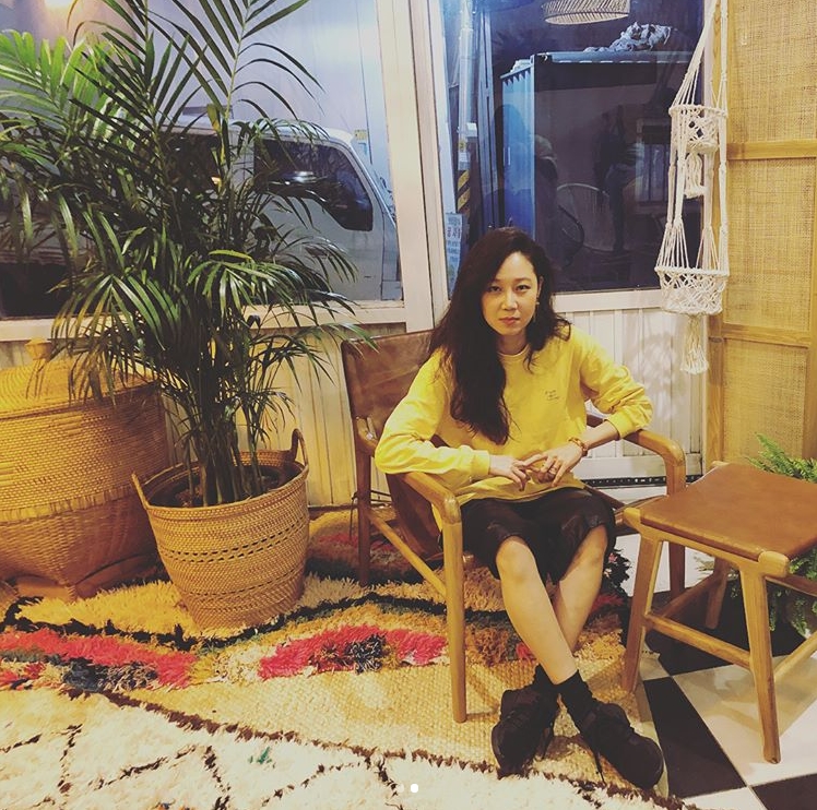 Actor Gong Hyo-jin has announced the latest situation.On May 19, Gong Hyo-jin posted two photos on his Instagram with an article entitled Last Night.The picture shows a yellow T-shirt and a black shorts-hin, with a pose of Gong Hyo-jin, which stylishly digests ordinary fashion.The small face size and distinctive features of the Gong Hyo-jin are also noticeable.The fans who responded to the photos responded, I miss you so much, Are you shooting a picture? And Pretty sister.delay stock