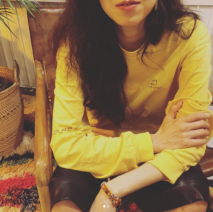 Actor Gong Hyo-jin has announced the latest situation.On May 19, Gong Hyo-jin posted two photos on his Instagram with an article entitled Last Night.The picture shows a yellow T-shirt and a black shorts-hin, with a pose of Gong Hyo-jin, which stylishly digests ordinary fashion.The small face size and distinctive features of the Gong Hyo-jin are also noticeable.The fans who responded to the photos responded, I miss you so much, Are you shooting a picture? And Pretty sister.delay stock