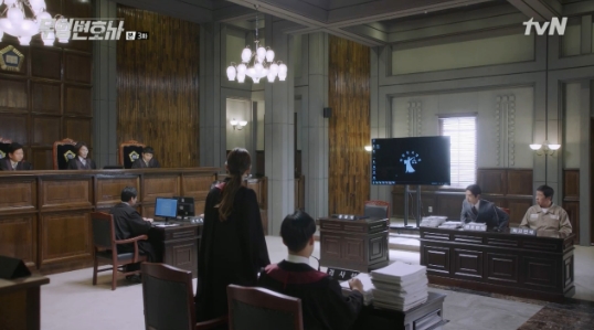 Lee Joon-gi has confronted Lee Hye-YeongIn the third episode of TVNs new weekend drama, Lawless Lawyer (played by Yoon Hyun-ho/director Kim Jin-min/production studio Dragon Logos Film), which aired on May 19, Bong Sang-pil (Lee Joon-gi) told him to replace the judge before the trial of Lee Dae-yeon.Please replace the judge in this trial, he said before the trial began.Is that all you say is that youre 30 minutes late and youre in court? Ill hear what the reason is.If it is not a reasonable reason, the disposition will be made. There is a very low-quality judge who has lowered the prestige of the court among the judges in front of me, he said. He showed a video of a judge sneaking inside the skirts of women on the bus.I think it is a good reason to replace the judge who has been a judge of human or lower, and he has been acquiesced to the reason for disqualification of the judge.If the video is revealed to be true, I will refer the judge to the disciplinary committee and exclude him from the court, Cha said.kim ye-eun