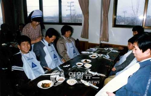 삼부자 갈비 1987년 삼부자 갈비에서 식사하는 가족 [연합뉴스 자료사진]