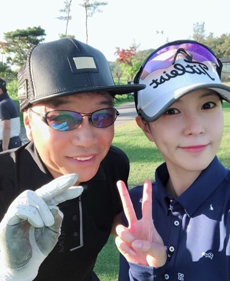 Singer BOA has been telling the latest news for a long time.BOA said on his SNS on the 19th, I have met Sam this year for 20 years!Healthy Sam ~ ~ Lightning Rounding Thank You ~ and posted a picture of Lee Soo-man SM Entertainment President and his finger on the green during the golf rounding.BOA will be performing with Seo Jang-hoon, Lee Soo-geun, and Park Sung-Kwang in the TVN entertainment program Food Diary which will be broadcasted on the 30th.