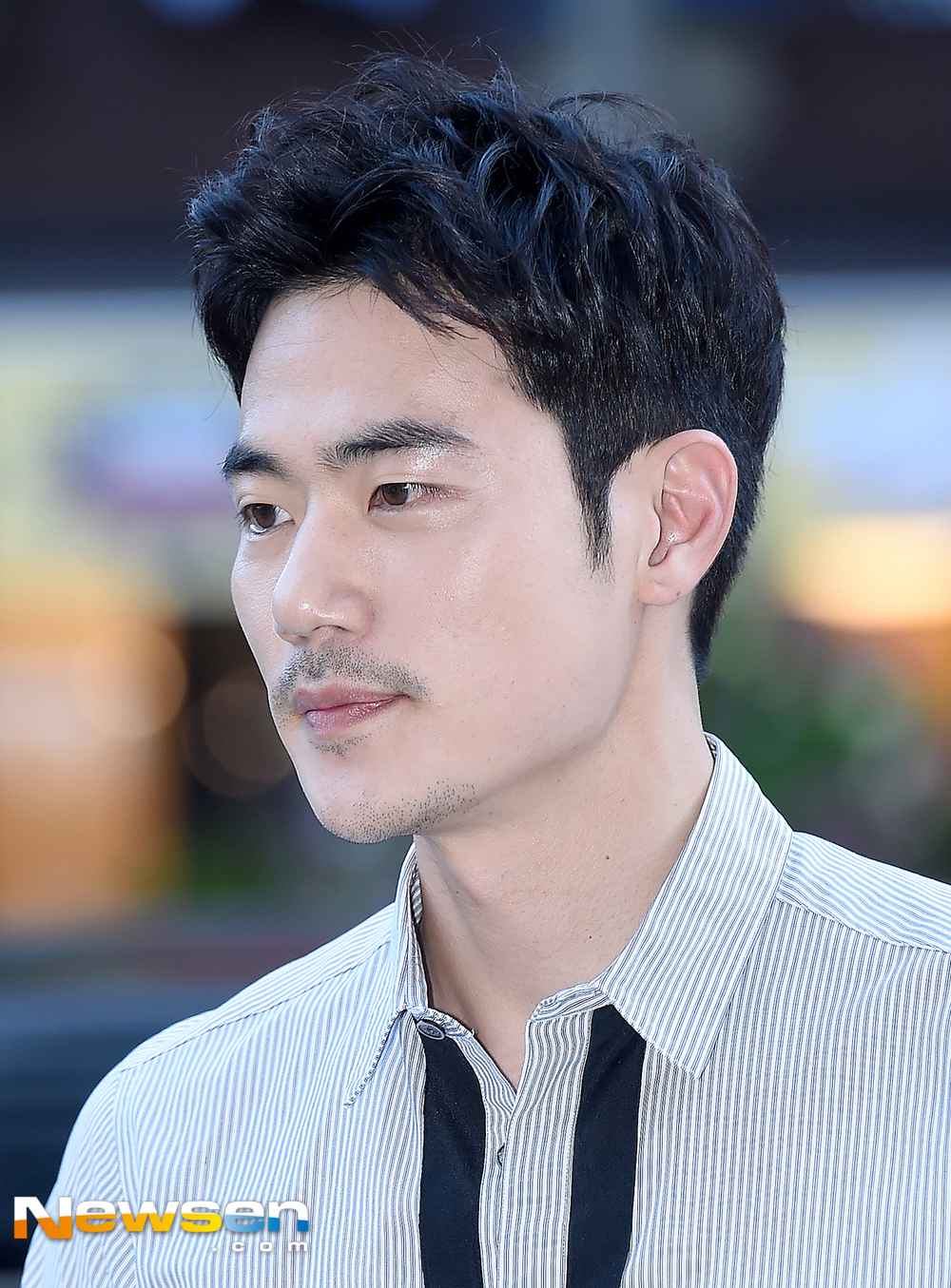 MBC weekend drama Deryl Husband Ojakdu Party with staff was held at a restaurant in Yeouido-dong, Yeongdeungpo-gu, Seoul on the afternoon of May 20th.Kim Kang-woo poses on the day.kim hye-jin