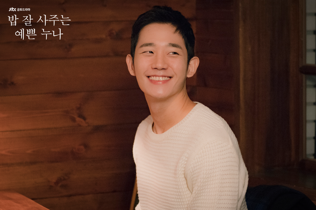 If you ask me to choose the biggest beneficiary of Bob-savvy Sister, is not it Actor Jung Hae In?Jung Hae In played Seo Jun-hee in JTBCs Golden Toe Drama, Beautiful Sister Who Buys Bob Good (playplayplay by Kim Eun, director Ahn Pan-seok), which ended on the 19th, naturally digesting melodrama and making female viewers pound for two months.A soft look, a clear smile that makes people feel good, and a white face. The beautiful sister who buys rice was Drama, which was the most attractive of Jung Hae InJung Hae In not only took his place as a leading role through this drama, but also won the title of National Younger.Jung Hae In, who played the role of Meloma in four years after his debut as a beautiful sister who buys rice, captured The Earrings of Madame de... with delicate, natural acting and charming visuals.Jung Hae In, who started to show his face a little bit from While you are asleep, started to reveal his presence with TVN Drama s wise life.Soon after, he was selected as the opponent Actor of Son Ye-jin, a pretty sister who buys rice well.In fact, the casting of the male protagonist was extraordinary, but Jung Hae In played his role properly.The choice of a pretty sister who buys rice was a number of gods: Jung Hae In perfect as the main character of Meloma.I wondered that Actor, who was so well suited to melodrama, was now the lead of melodrama.Jung Hae In shook The Earrings of Madame de... in this drama, as well as the cute side of the younger and younger, as well as the charm that is sweet and well-known.I tried to confess my mind from the eyes of Son Ye-jin with half-moon eyes, and I made female viewers sleepless with a cute look saying, Do you buy rice tomorrow?However, when Jin-ah (Son Ye-jin) is in trouble, she appears like a prince in a white horse, saving Jin-ah, always taking Jin-ah home and trying for Jin-ah, which is the point that makes female viewers feel heartwarming.In fact, Jung Hae In Syndrome followed.Jung Hae In was named second in the TV drama cast for the seventh consecutive week and won the popular award at the 54th Baeksang Arts Awards.In addition to this, Jung Hae In has received numerous CF love calls to the extent that he plays TV, and his reaction in China is also hot.Jung Hae In, who won the title of National Younger and younger with Bobs Beautiful Sister, is expected to move forward.Drama House to offer content K