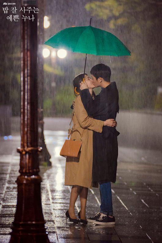 If you ask me to choose the biggest beneficiary of Bob-savvy Sister, is not it Actor Jung Hae In?Jung Hae In played Seo Jun-hee in JTBCs Golden Toe Drama, Beautiful Sister Who Buys Bob Good (playplayplay by Kim Eun, director Ahn Pan-seok), which ended on the 19th, naturally digesting melodrama and making female viewers pound for two months.A soft look, a clear smile that makes people feel good, and a white face. The beautiful sister who buys rice was Drama, which was the most attractive of Jung Hae InJung Hae In not only took his place as a leading role through this drama, but also won the title of National Younger.Jung Hae In, who played the role of Meloma in four years after his debut as a beautiful sister who buys rice, captured The Earrings of Madame de... with delicate, natural acting and charming visuals.Jung Hae In, who started to show his face a little bit from While you are asleep, started to reveal his presence with TVN Drama s wise life.Soon after, he was selected as the opponent Actor of Son Ye-jin, a pretty sister who buys rice well.In fact, the casting of the male protagonist was extraordinary, but Jung Hae In played his role properly.The choice of a pretty sister who buys rice was a number of gods: Jung Hae In perfect as the main character of Meloma.I wondered that Actor, who was so well suited to melodrama, was now the lead of melodrama.Jung Hae In shook The Earrings of Madame de... in this drama, as well as the cute side of the younger and younger, as well as the charm that is sweet and well-known.I tried to confess my mind from the eyes of Son Ye-jin with half-moon eyes, and I made female viewers sleepless with a cute look saying, Do you buy rice tomorrow?However, when Jin-ah (Son Ye-jin) is in trouble, she appears like a prince in a white horse, saving Jin-ah, always taking Jin-ah home and trying for Jin-ah, which is the point that makes female viewers feel heartwarming.In fact, Jung Hae In Syndrome followed.Jung Hae In was named second in the TV drama cast for the seventh consecutive week and won the popular award at the 54th Baeksang Arts Awards.In addition to this, Jung Hae In has received numerous CF love calls to the extent that he plays TV, and his reaction in China is also hot.Jung Hae In, who won the title of National Younger and younger with Bobs Beautiful Sister, is expected to move forward.Drama House to offer content K