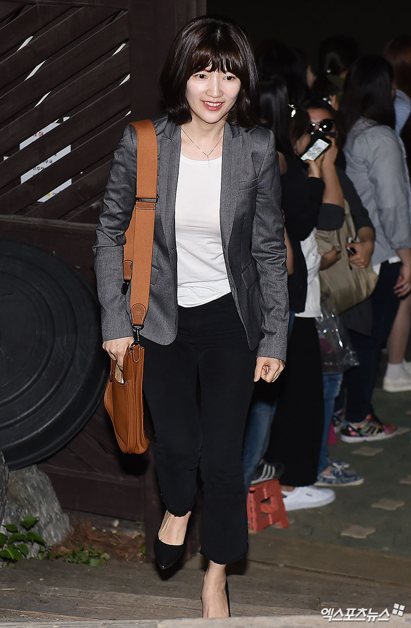 Actor So-yeon Jang, who attended JTBC gilt drama Bob Good Sister Party with staff held at a restaurant in Susu-dong, Seoul on the afternoon of the 19th, poses.