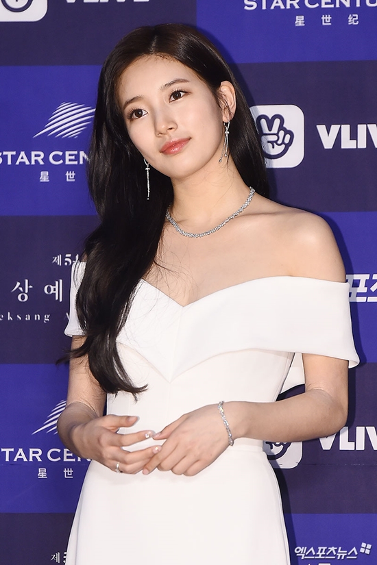 ...Singer Bae Suzy posted a screen shawl on Instagram that agreed to the Blue House petition urging the investigation of Yang Ye-won, who was illegally nude shooting and sexual violence.Half of the people who cheer on Bae Suzy, who accuse him of being hasty, got into a camp fight by tangling on Bae Suzys Instagram.In the end, Bae Suzy had to explain, not explain.Bae Suzy knew that this was still the only claim of the victim, but she could not just see it passing without being known, he is not a woman.Its not a matter of feminism. Ive stepped in, people to people. Its my hasty intervention in humanism....Group Red Velvet Irene said in a fan meeting commemorating the breakthrough of the 10 million view of Level Up Project Season 2 in March that he read the novel 82 year old Kim Ji Young and had to face the anger of male fans.Kim Ji Young, born in 1982, is a book based on the memories of Kim Ji Young, a 1982 woman, who has moved the experience of discrimination and violence that can be experienced in everyday life because she is a woman.It is a bestseller and a long-term seller.Some male netizens resented Irene for making feminist declarations, certifying that she cut or discarded Irenes photocards and campaigning for a bull.In the online space mainly used by men, the criticism of Irene was reported as an overseas topic....In the same month as Irene, Son Na-eun of Group Apex had a similar situation after doing a smartphone case that reads, Girls can do anything (a woman can do).However, the case is a product of the French casual brand Jadick and Voltaire, and Son Na-eun was in the process of filming the brand at the time.Son Na-eun had to delete the photo....AOA Seolhyun is also a problem with its SNS follow list.According to some netizens, Seolhyun recently unfollowed SNS accounts such as actors, young children, and broadcasters, and followed accounts such as FX Luna.Seolhyun was divided into entertainers who made remarks or actions against the promotion of womens human rights, and those who supported and criticized them for breaking their followers.First, entertainers SNS is not a perfect privacy, but it is too much to watch people who follow them.Even if Seolhyun really changed his follow-up list, Seolhyuns thoughts and intentions can only be seen.Finally, if Seolhyun had unfollowed an entertainer who really thought it was not feministically correct, this could not be the basis for criticism.Photo: FNC Entertainment, DB