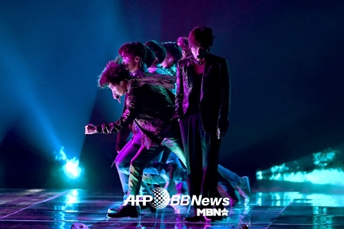 The group BTS is releasing its new song FAKE LOVE for the first time at the 2018 Billboard Music Awards.The 2018 Billboard Music Awards were held at the MGM Grand Garden Arena in Las Vegas on the 20th (local time).Kendrick Lamar and Bruno Mars, who had a fierce battle over Record of the Year at the Grammy Awards, will face each other again in the Top Artist category.