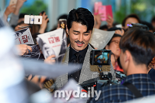 Actor Cha Seung-won is smiling at the movie Believer Red Carpet & premiere at Time Square in Yeongdeungpo, Yeongdeungpo-gu, Seoul on the afternoon of the 21st.