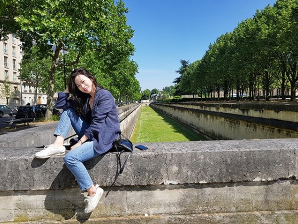 Actor Chun Woo-Hee has released a picture of France Paris travelChun Woo-Hee released the photo on his Instagram account on May 20 with the caption: France (FR).Inside the picture was a picture of Chun Woo-Hee sitting on a bridge in Paris, who is relaxed, sweeping her head with one hand.Chun Woo-Hees bright smile catches the eye.The fans who responded to the photos responded such as I thought it was a photo shoot, I have fun with my sister, I am a picture of everyday life.delay stock