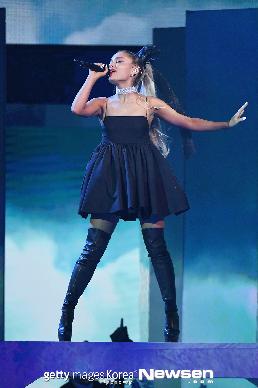 The 2018 Billboard Music Awards (BBMAs) was held on May 20 (local time) at the MGM Grand Garden Arena in Las Vegas.Ariana Grande set the opening stage of the Billboard Music Awards.kim hye-jin
