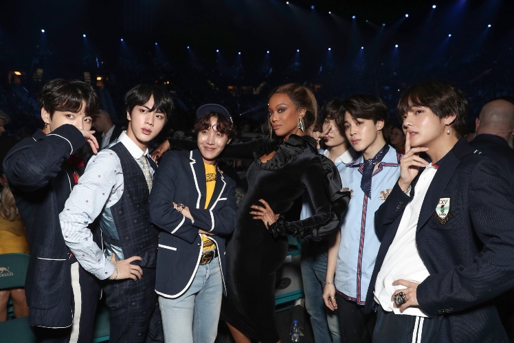 Group BTS (RM, Jean, Suga, Jay Hop, Ji Min, Vu, and Jung Guk) also captured the Billboards stars.The 2018 Billboards Music Awards (hereinafter BBMAs) was held at the United States of Americas MGM Grand Garden Arena on May 21 (hereinafter in Korea).As a leading award, called the United States of Americas three major music awards, a number of popular stars attended the event.BTS, who attended the awards with the official invitation of BBMAs, showed off the overwhelming presence that was as great as other famous The Artist from the beginning to the end.BTS was not only placed in the front row of the venue, but was also caught on relay cameras several times every time famous stars such as Ariana Grande, Dua Lipa, Sean Mendes, DJ Khalid, John Legend, Christina Aguilera, Demi Lovato and Jennifer Lopez performed a spectacular stage.He also responded to the stage of his fellow The Artists with an exciting reaction such as hot cheers and applause.Following last year, he was nominated for the Top Social Artist category this year and was delighted to win the award for the second consecutive year.He also enjoyed the honor of World Premier, which will unveil the worlds first stage of FAKE LOVE, the title song of Tear (Love Yourself), which was released on the 18th.Before the awards, the photos released through the mid-Awards SNS also raised the topic.The artists who attended the Awards together released a series of photos taken with BTS in the waiting room and the awards scene.Singer James Taylor Society for Worldwide Interbank Financial Tele said in an official Instagram post: BTS.So great meeting you!!! Youre killing it!! James Taylor Society for Worldwide Interbank Financial Tele in the public photos focused attention on the friendly pose with the members such as Suga and Jay Hop.Singer John Legend also released an authentication shot with BTS, which was shot at the BBMAs backstage through Twitter Inc.DJ Khalid also posted a photo on Instagram of him filmed with BTS before tagging BTS official Instagram account.Model Tyra Banks also posted a photo of herself inside the Awards on official Twitter Inc.In the photo, Tyra Banks and BTS members gathered a topic because they showed a dignified pose.hwang hye-jin