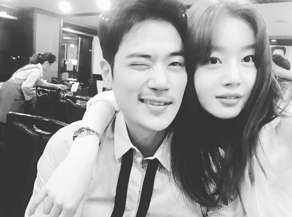 Han Sun-hwa, a member of the group secret, released photos of the MBC drama Deryl Husband Ojakdu behind-the-scenes on May 19th.On May 21, Han Seonhwa posted several photos on his instagram with an article entitled Goodbye Daryl Husband Ojakdu .In the photo, there was a picture of Han Sun-hwa taking pictures with various Actors such as Kim Kang-woo and Park Min-ji who appeared in Deryls Husband Ojakdu.In another photo, Han Sun-hwa is showing off his strong companionship with Kim Kang-woo, and can guess the atmosphere of the filming scene that was cheerful at the time in the bright smile of the Actors.The fans who responded to the photos responded Thank you, I will look forward to another good appearance and I took a lot of pictures.delay stock