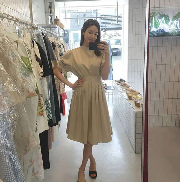 Broadcaster Jeong Ga-eun has revealed his latest birthday.Jeong Ga-eun said on May 21st, Do you want to live or not? 99,000 won ~ birthday. Can I present it to me for one day today?I will buy a gift for me. Inside the picture is a figure of Jeong Ga-eun posing in a beige one piece, still a girlish, innocent beauty that catches the eye.sulphur-su-yeon