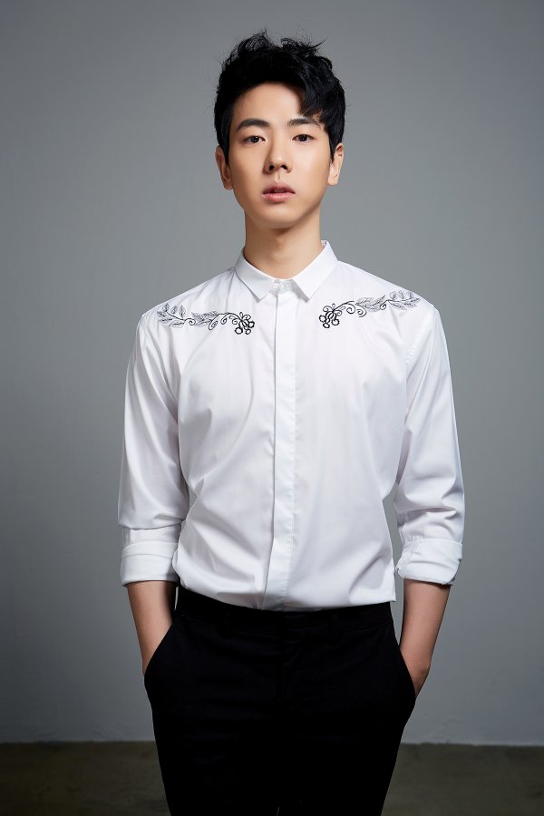 Actor Jang Yoo-sang announced his appearance on the KBS2 drama Suits (playplayed by Kim Jung-min/directed by Kim Jin-woo/produced Monster Union, Enter Media Pictures).Jang Yoo-sang appeared in the 9th and 10th episodes of Suits and predicted his performance as a new styler by matching his first co-work with Jang Dong-gun - Park Hyung-sik.Suits is a work that depicts the romance of a legendary lawyer of Koreas top law firm, Miniforce Seok (Jang Dong-gun), and a fake new lawyer, Park Hyung-sik, who has a monster-like memory.So Jang Yoo-sang plays the role of Park Jun-gyu, a young man in his 20s, and finds an anbang theater with more powerful acting.Park Jun-gyu is a person caught up in a traffic accident, and to defend him, Miniforce Seok (Jang Dong-gun) and Park Hyung-sik will be added to the drama.Jang Yoo-sang, who played DeV in 2014, appeared in more than 10 works regardless of genre. Recently, he has played various roles through OCN Save Me and KBS Queen of Mystery Season 2, and has been shooting a snow stamp on viewers as a new actor.Jang Yoo-sang, who showed such a variety of charms, is expected to show a new look through Suits, which is different from the previous one.On the other hand, KBS2 Suits is broadcast every Wednesday and Thursday at 10 pm.
