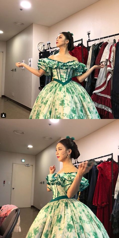 Luna posted two photos on her 21st day, saying, I love my sister Moy Yat on Sunday, when I was relieved that the bear came.In the photo, Luna poses in a dress with a green pattern.The netizens who came in contact with the photos commented on Princess, It is really beautiful, What is beautiful, It looks so good in green and It is so attractive and best.On the other hand, Luna played the role of Scarlet OHara with the sea, Kim Bo-kyung and Choi Ji-yi in the musical Gone with the Wind which started on the 18th.